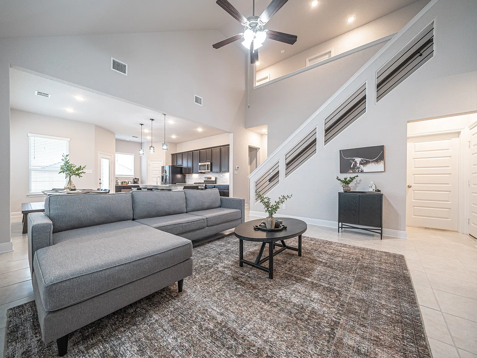 4 bed, 2409 sqft, $4,700 — Photo 4