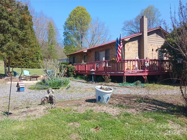 87 Floral Dr, Sylva, NC 28779