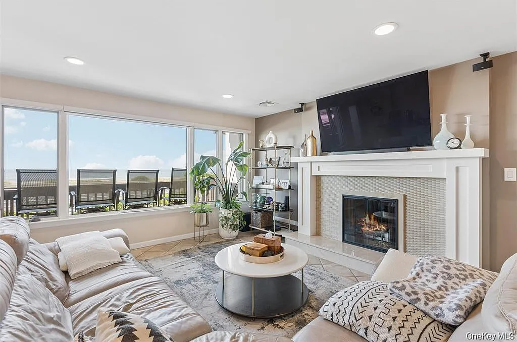 3 bed, 2.5 bath, 3150 sqft, $8,500 — Photo 3