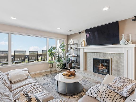 3rd image of 623 Oceanfront #A