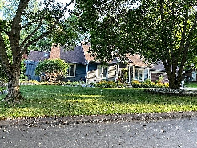 1st image of 6398 Drumlin Ct SE