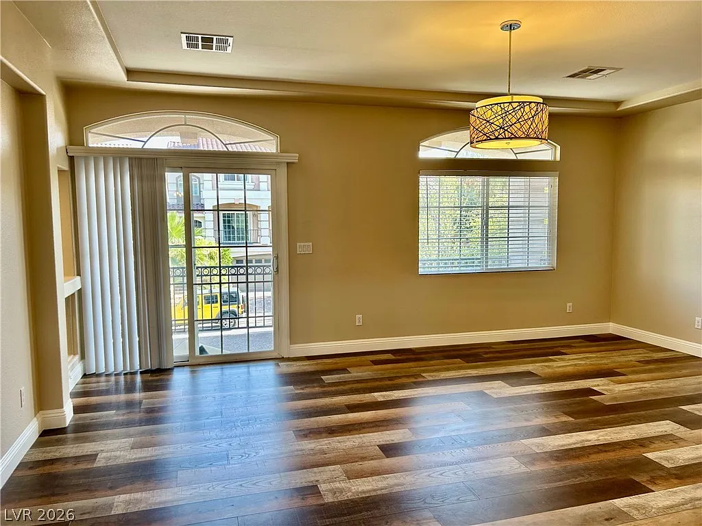 5 bed, 4.0 bath, 2960 sqft, $2,800 — Photo 4