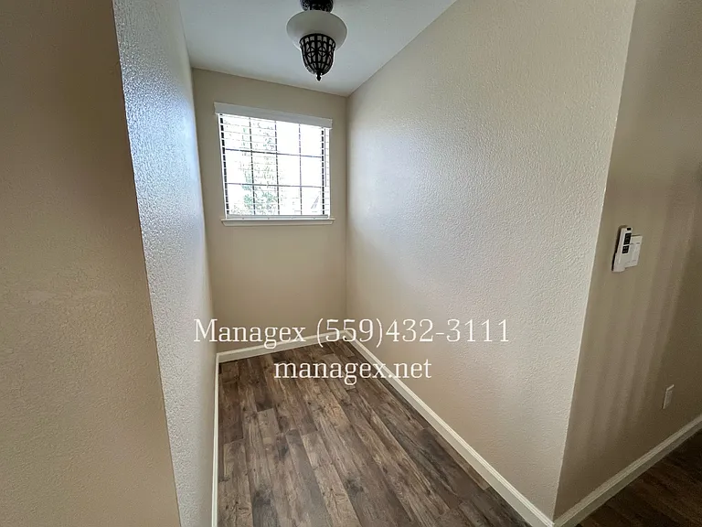 8449 N 8th St — Photo 17