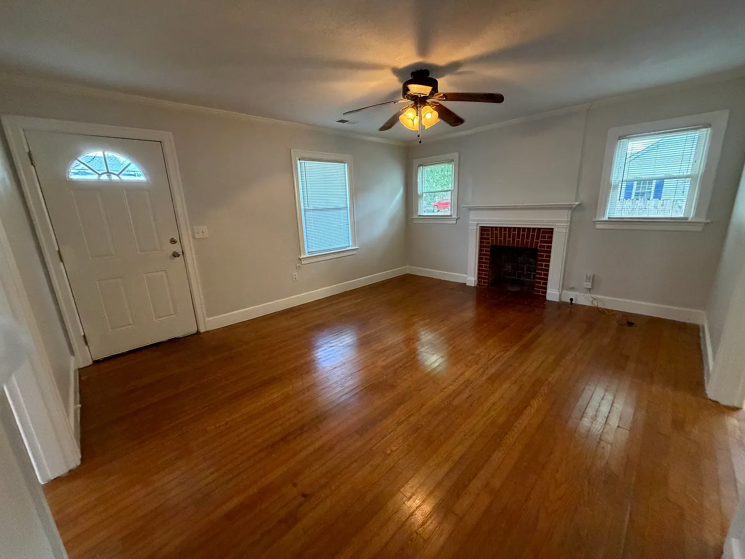 2 bed, 950 sqft, $1,400 — Photo 2