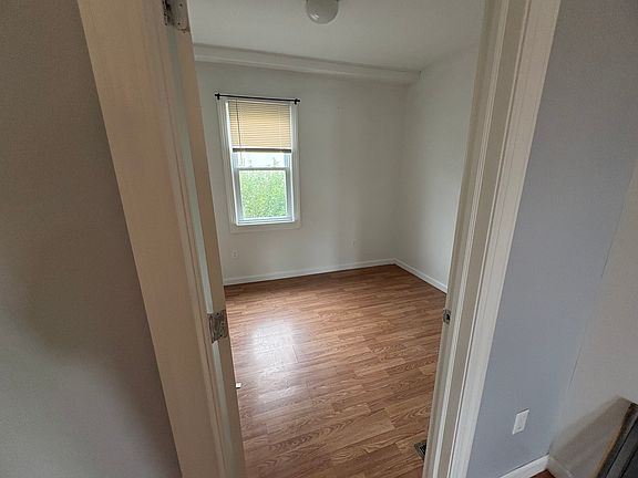 4th image of 198 Helen St