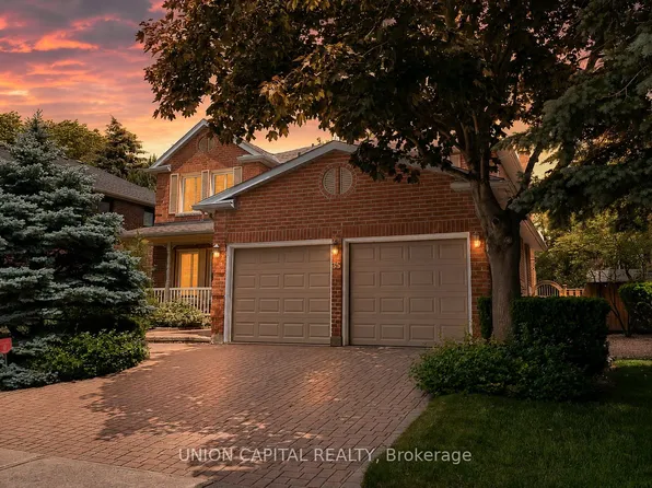 35 McCarty Cres, Markham, ON L3P 4R4