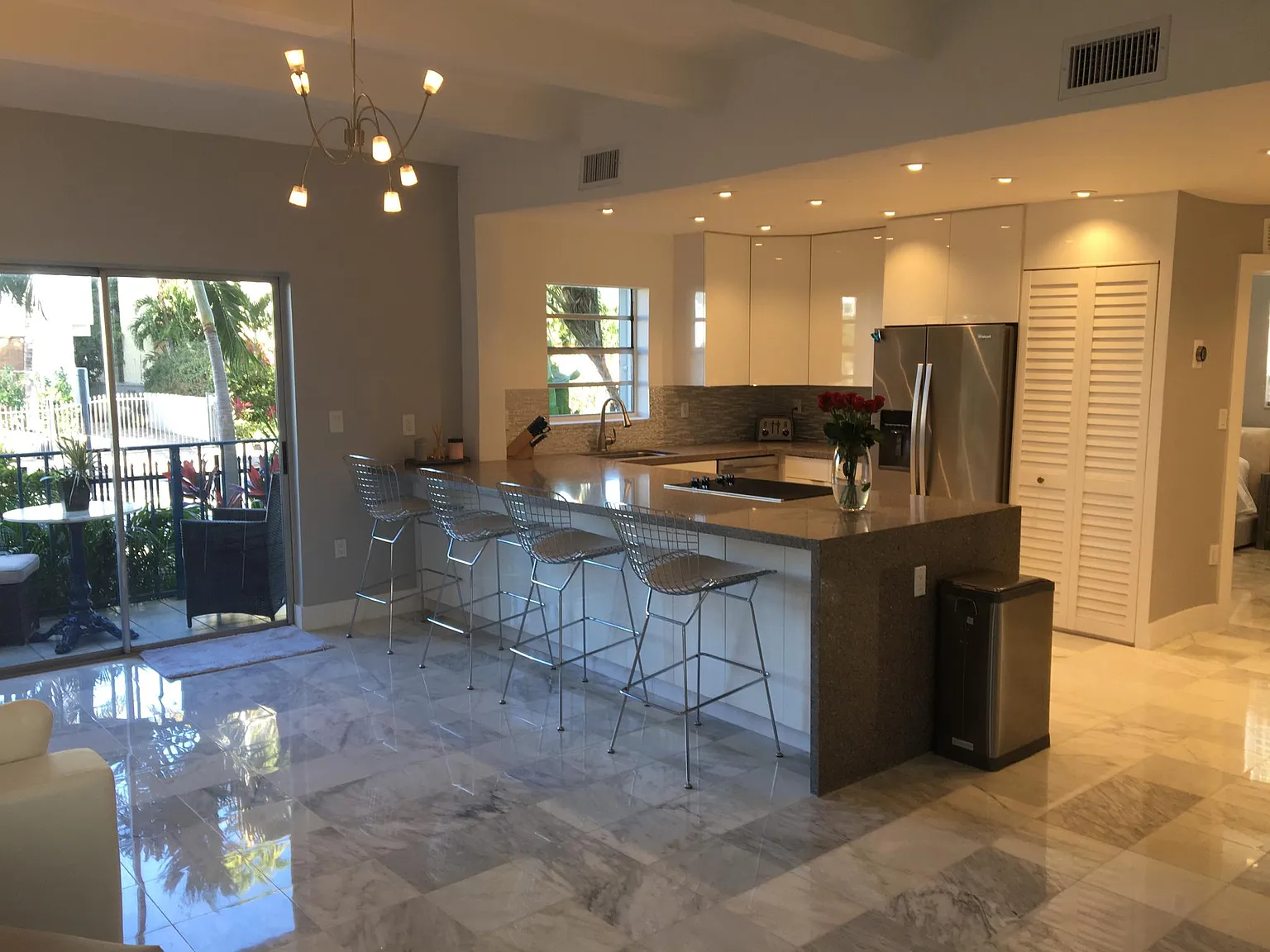 2 bed, 1076 sqft, $4,400 — Photo 2