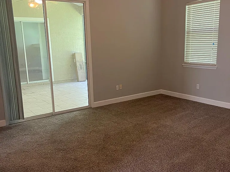 153 Oak Common Ave — Photo 8