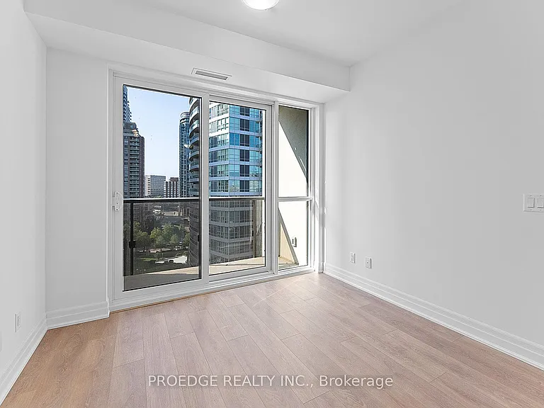 30 Elm Dr W #801 — Photo 4