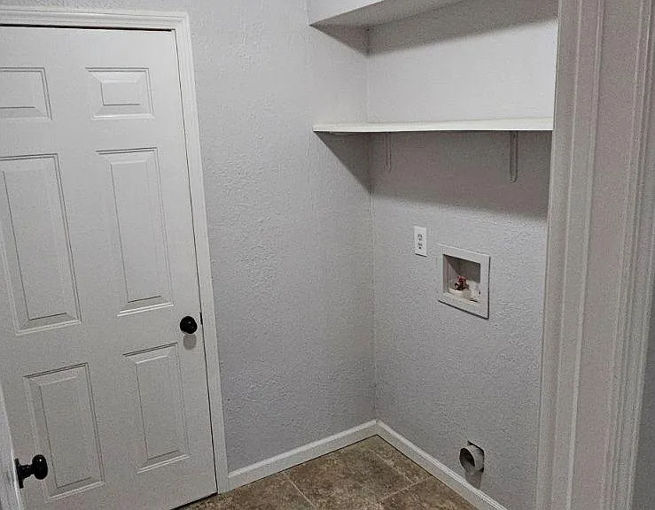 2308 Shady Tree Ln — Photo 11