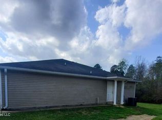 4 Ivy Cv #B, Mc Henry, MS 39561