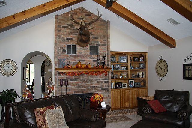2nd image of 2401 Putnam Dr