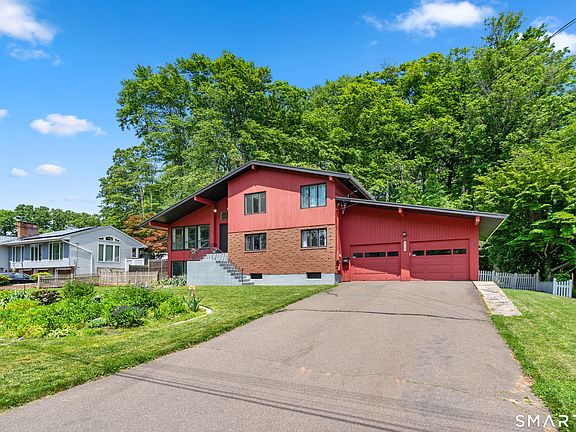 3rd image of 107 Round Hill Road