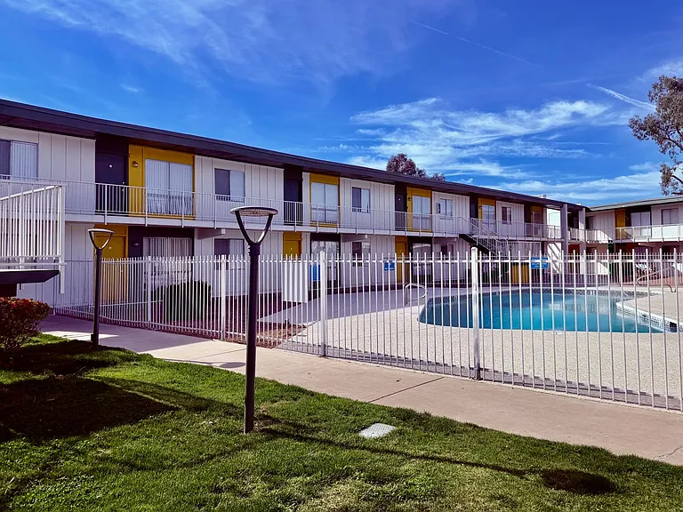 Park West Apartments — Photo 38