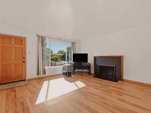 5th image of 514 Corlano Avenue
