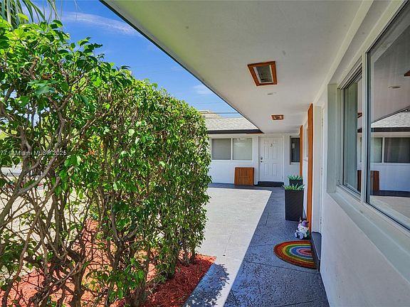 4th image of 2756 NE 32nd St