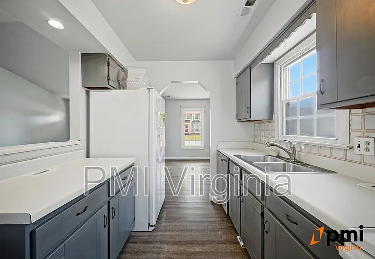 1701 Darrow St — Photo 13