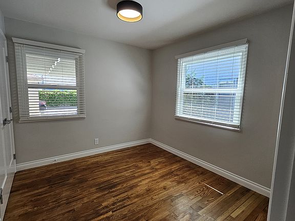 5th image of 1114 W Victory Blvd