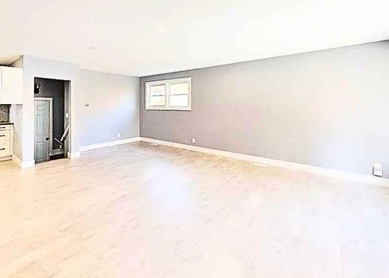 77 Godfrey Dr — Photo 6