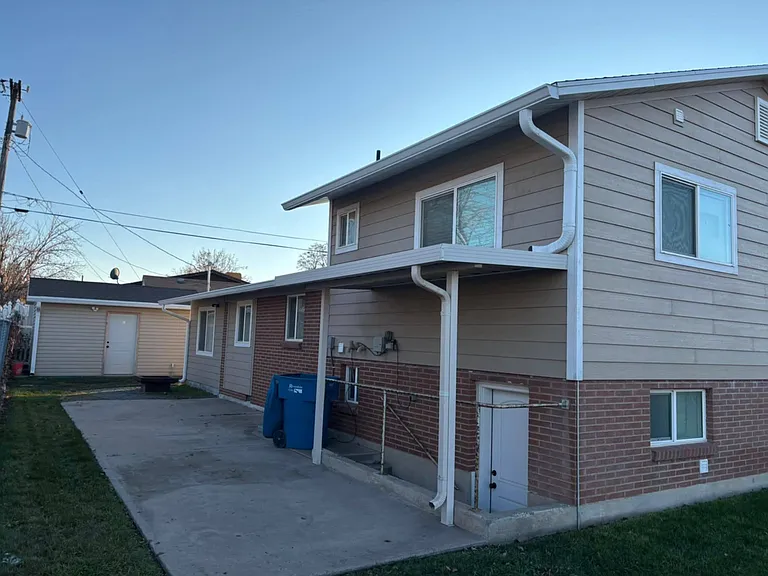 5282 S 575 W — Photo 2