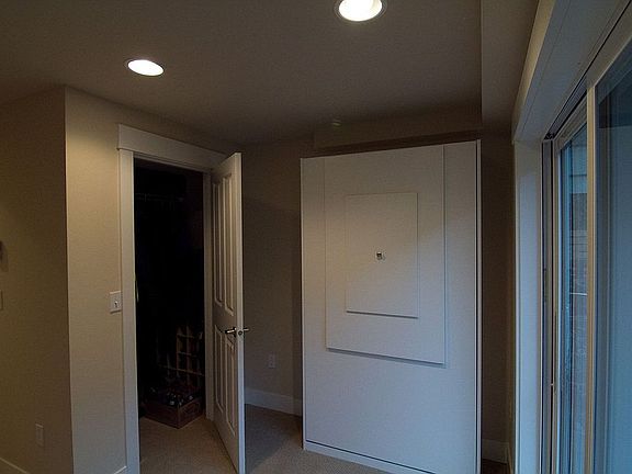Murphy Bed and Closet