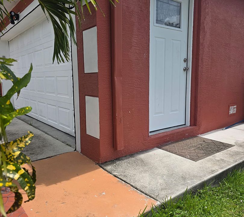1st image of 774 SW Colleen Ave