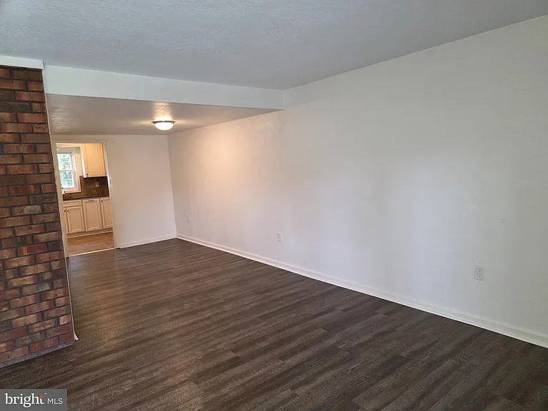 950 Park Ave — Photo 5