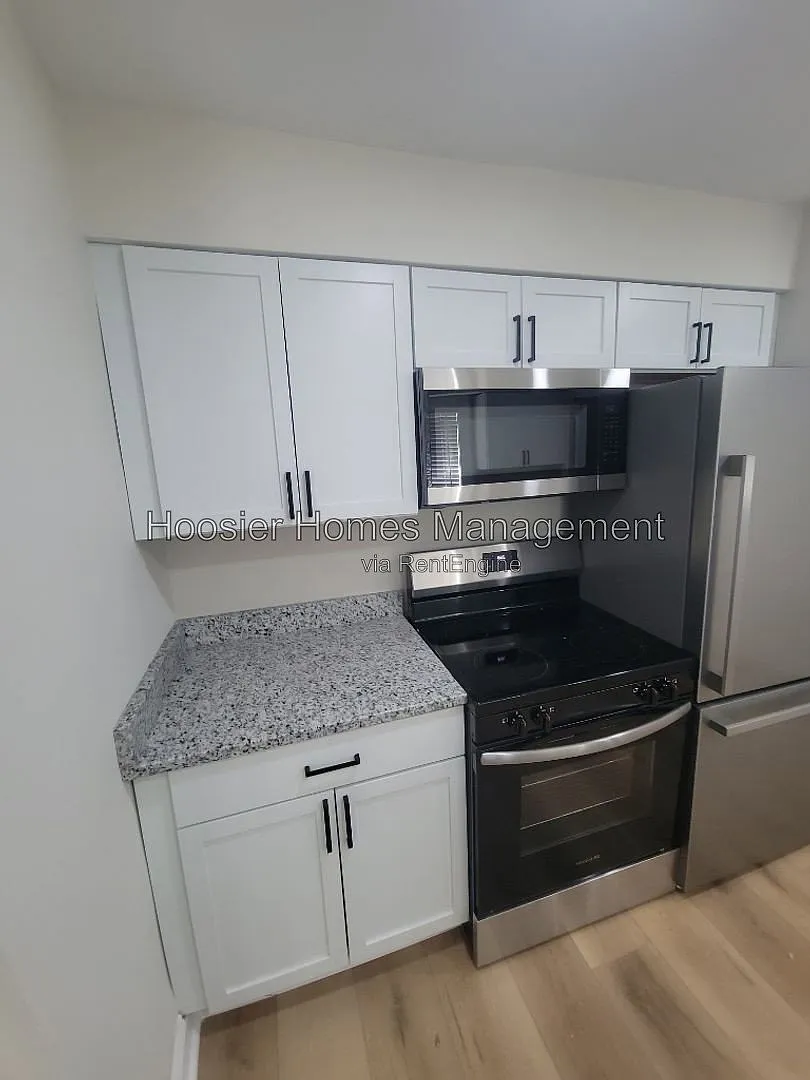 2 bed, 1.0 bath, $1,250 — Photo 2