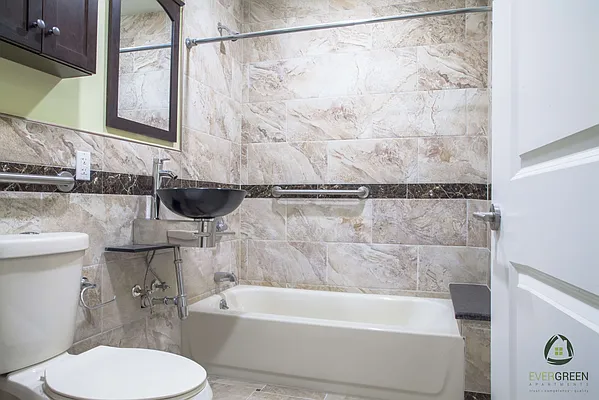 Rented by Evergreen Apartments BK | media 30