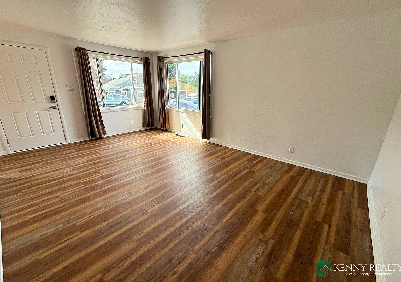 Bright 2BR/1BA Home Near the Beach in Pacifica's Sharp Park — Photo 3