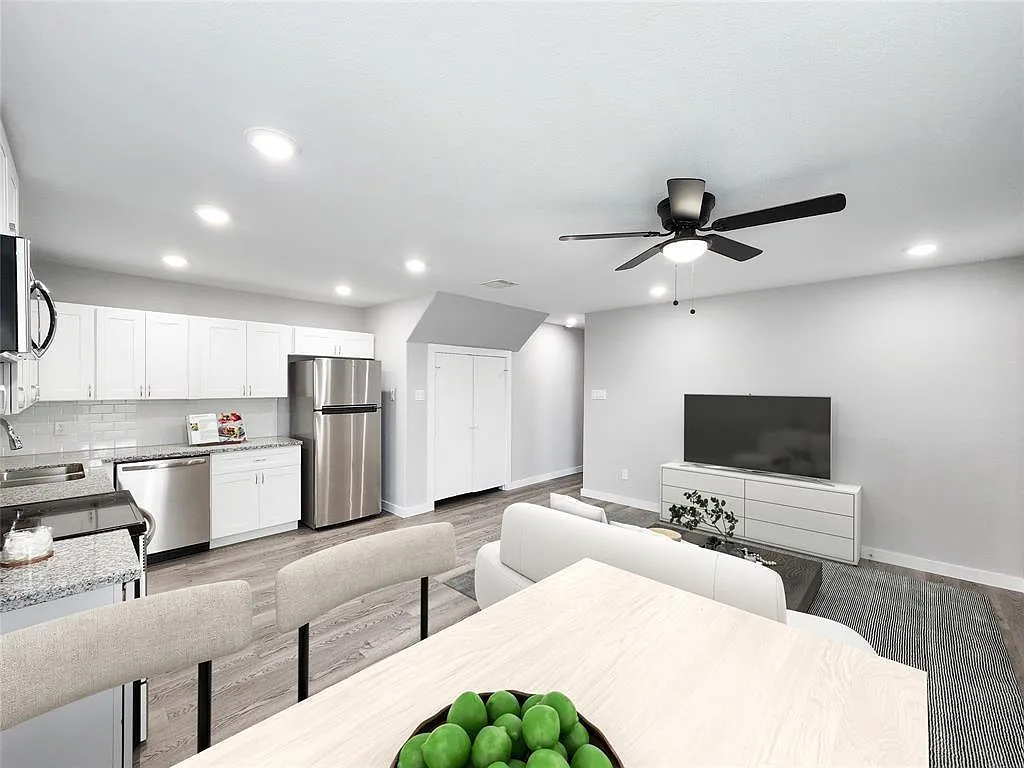 3 bed, 2.0 bath, 1150 sqft, $1,600 — Photo 2