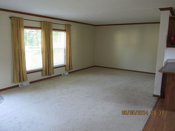 5th image of 924 Hazelnut Dr