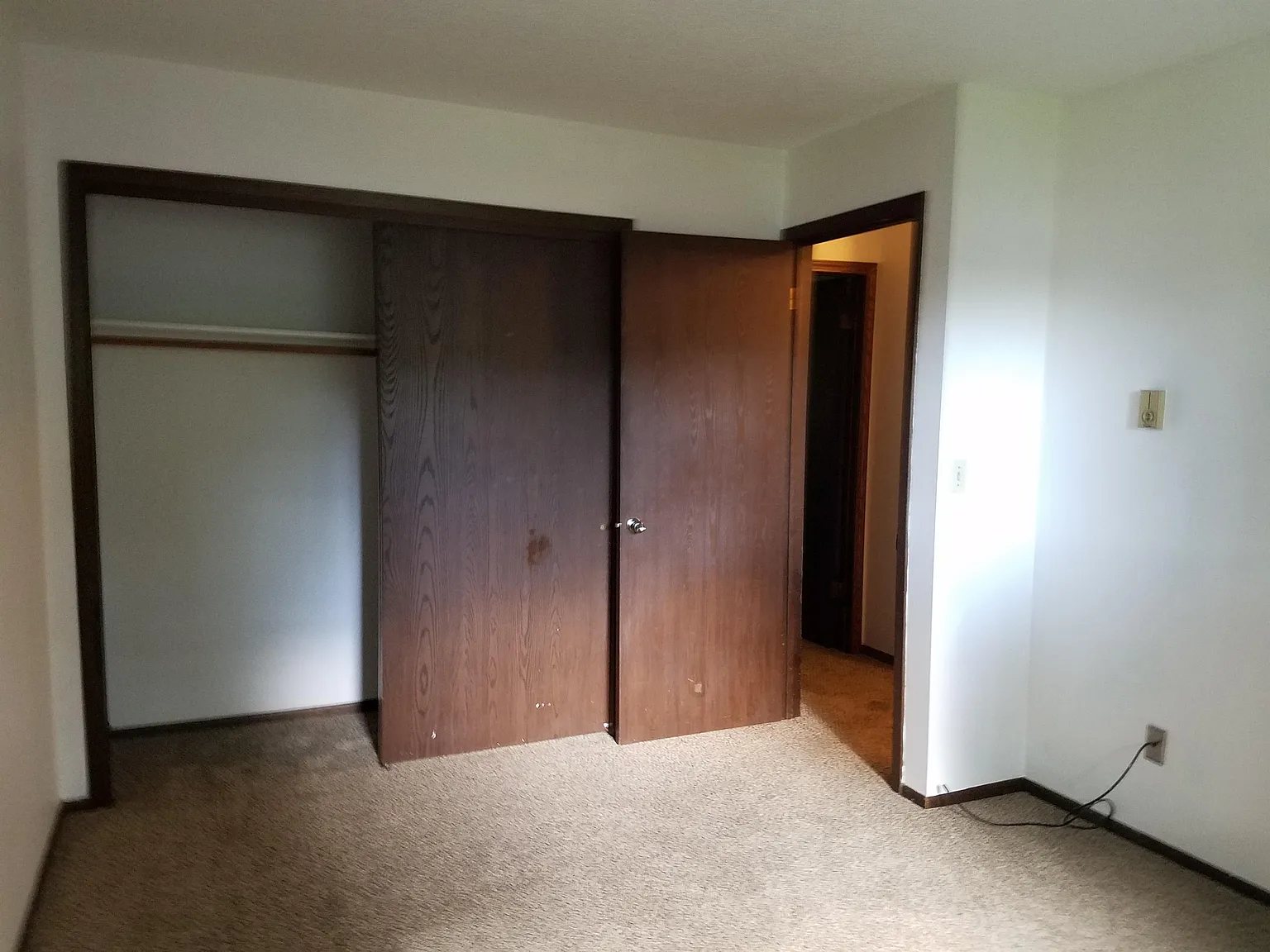 340 W Elm St - 2 — Photo 3