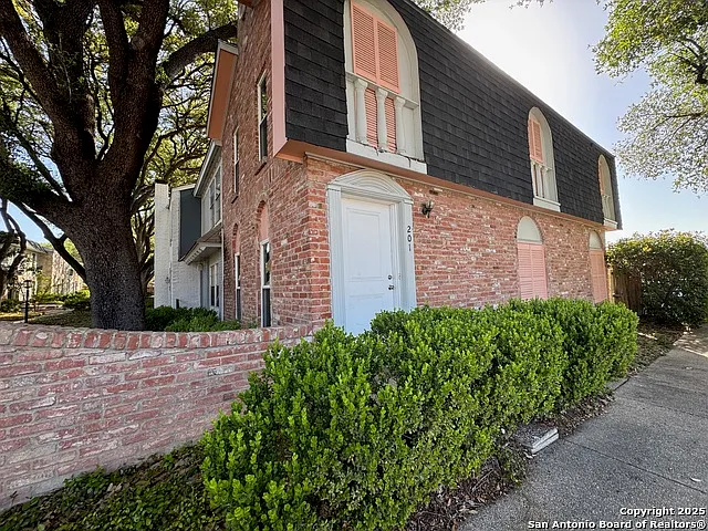 2811 Woodbury Dr #201 — Photo 2