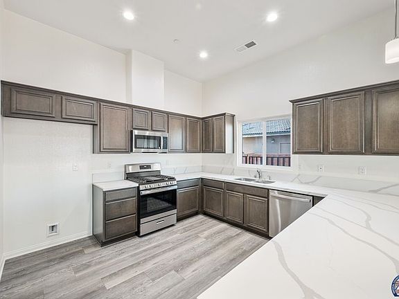 2nd image of 885 Bougainvillea Ct