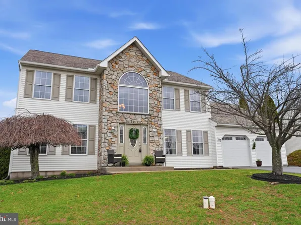 4996 Pepper Ln, Douglassville, PA 19518