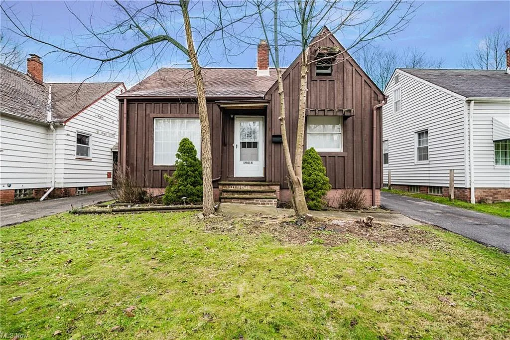 19414 Maple Heights Blvd photo 1