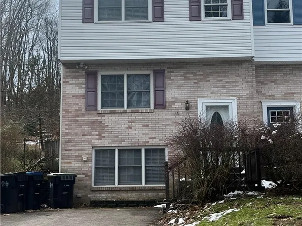 538 Pine Line Dr, Pittsburgh, PA 15237