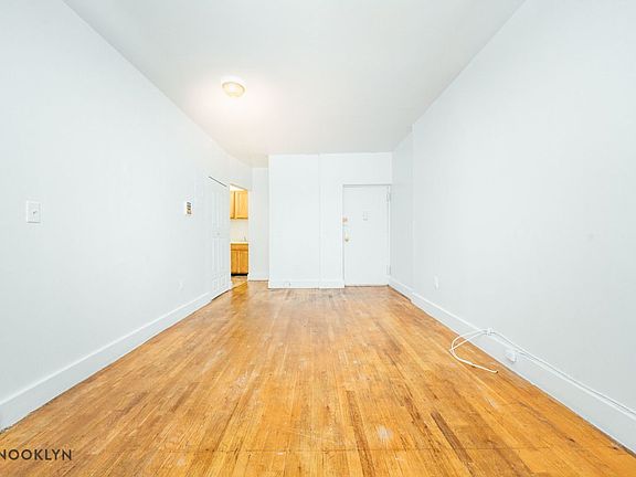 5th image of 1336 Willoughby Ave APT 2B