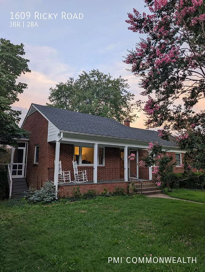 3 bed / 1.5 bath single family home (Available Now) — Photo 1