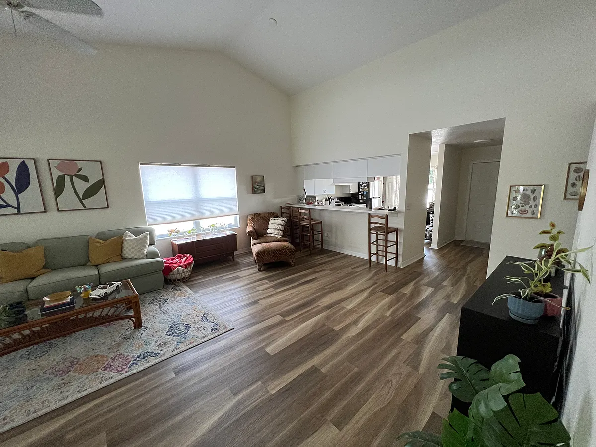 Building Photo - 9485 Hamlin Blvd #8