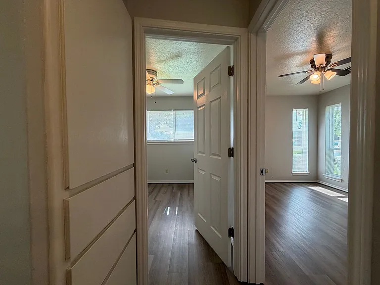 205 S Meadow Ln — Photo 10