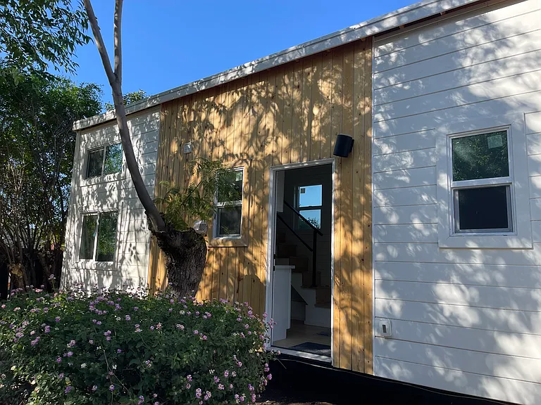 1868 W Phillips Dr — Photo 19