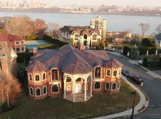 1160 Crescent Way, Fort Lee, NJ 07024