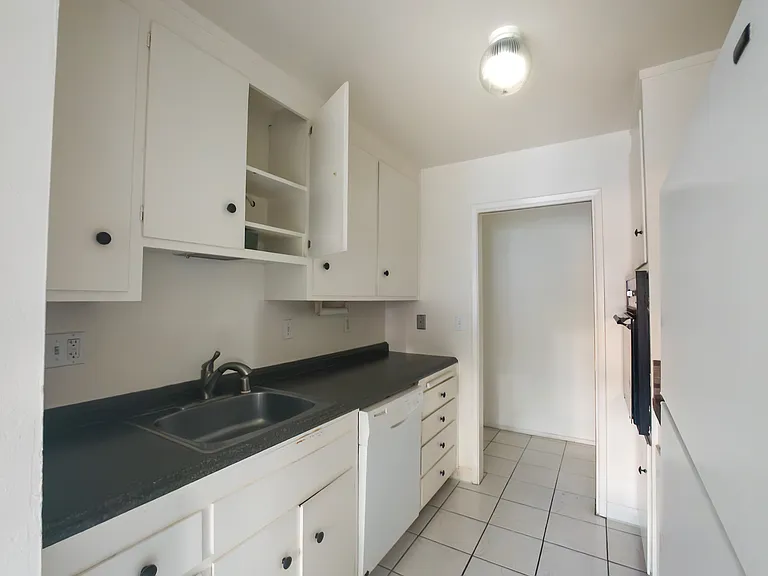 Curtner Villa Apartments — Photo 17