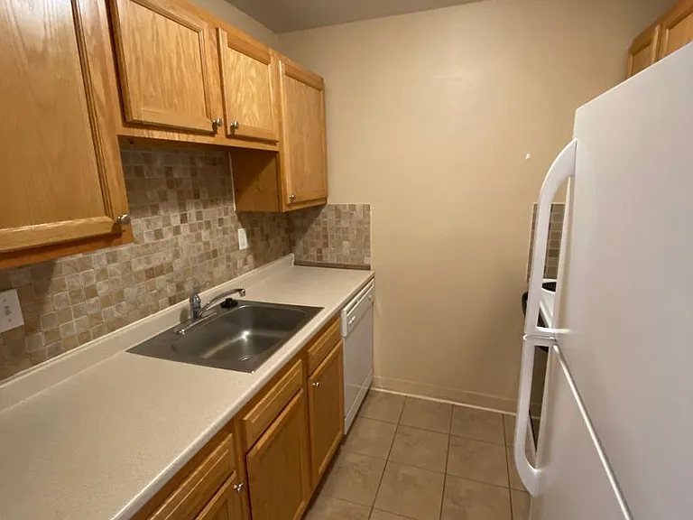 14 Lancaster Est — Photo 8