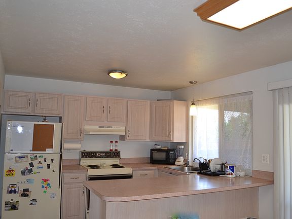 Kitchen w/ French Door Patio