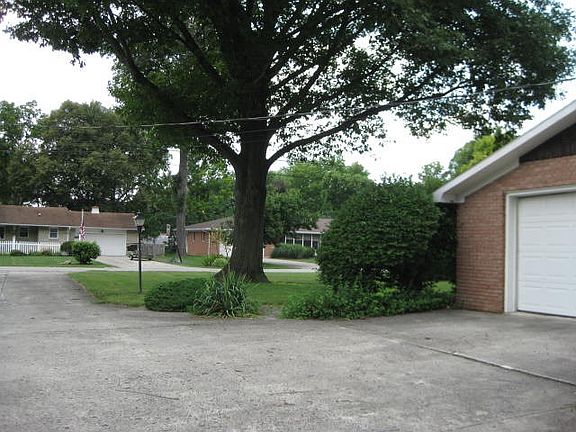 4th image of 940 Harvey Dr