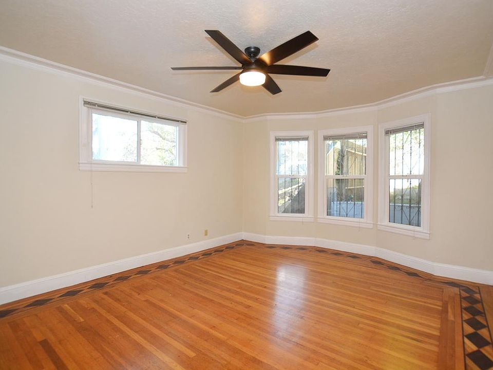 1st image of 860 Oak St APT 3