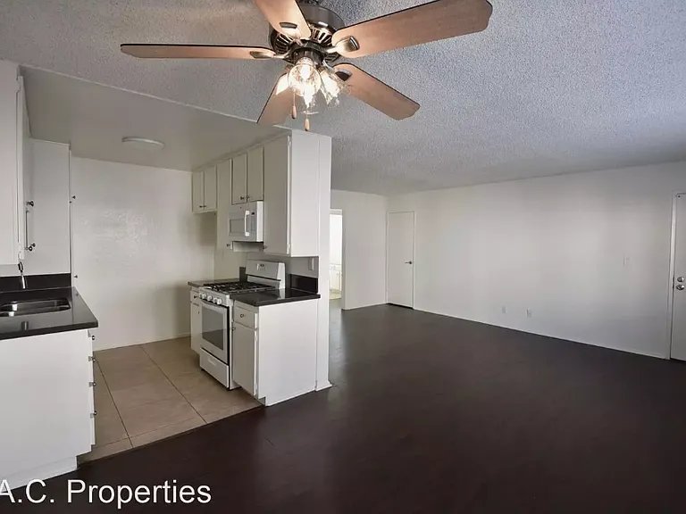 24411 Newhall Ave — Photo 5